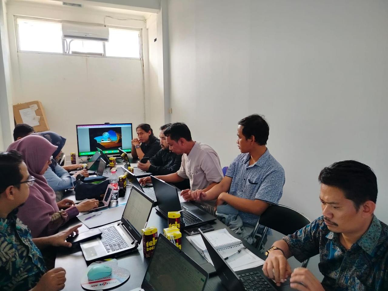 >Memberikan Bimbingan kepada IT RSUD Arjawinangun Dalam Proses Pengelolaan Remunerasi