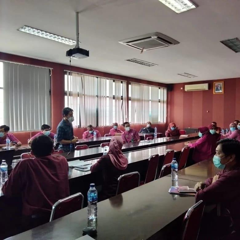 >Memberikan Materi Konsep Remunerasi di RSUD Arjawinangun